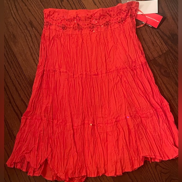- New With Tags Younique Salmon Sorbet Flirty Skirt with Beading Detail waist. L - Picture 1 of 7